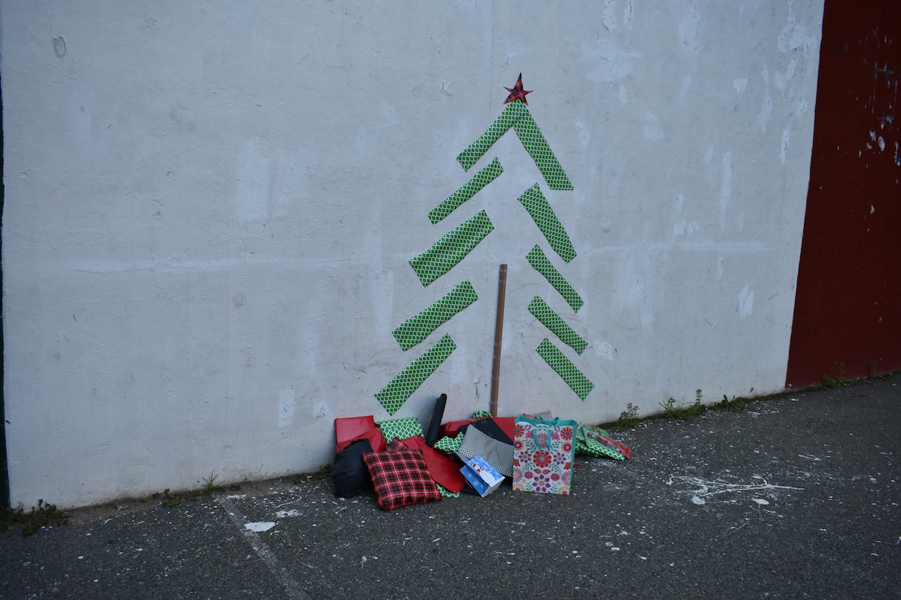 Buon Natale Outdoor Decorations.Buon Natale Christmas In July At The Gassy Photos Northendwaterfront Com